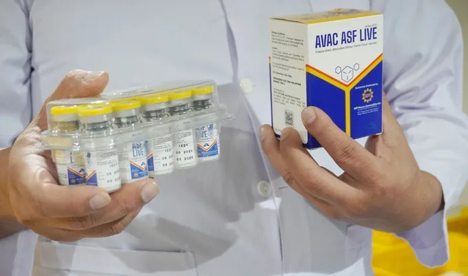 Đại diện Philippines thăm Nhà máy AVAC trước khi nhập 150.000 liều vacxin AVAC ASF LIVE