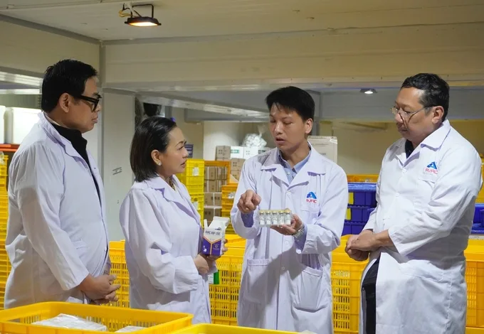 Đại diện Philippines thăm Nhà máy AVAC trước khi nhập 150.000 liều vacxin AVAC ASF LIVE