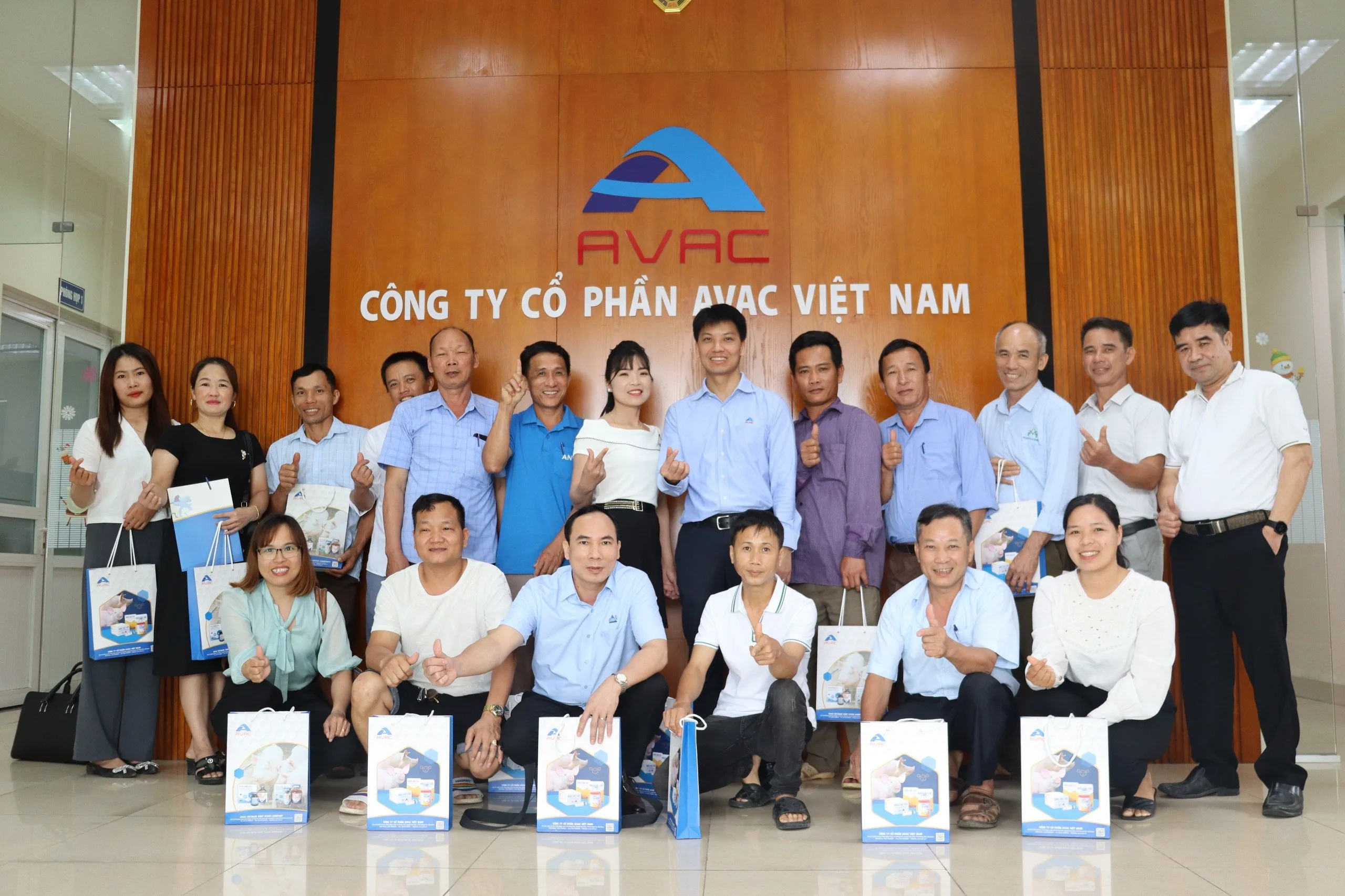 CÁC TRANG TRẠI, ĐẠI LÝ THUỐC THÚ Y HUYỆN LỤC NGẠN – BẮC GIANG THĂM QUAN NHÀ MÁY SẢN XUẤT VẮC XIN AVAC
