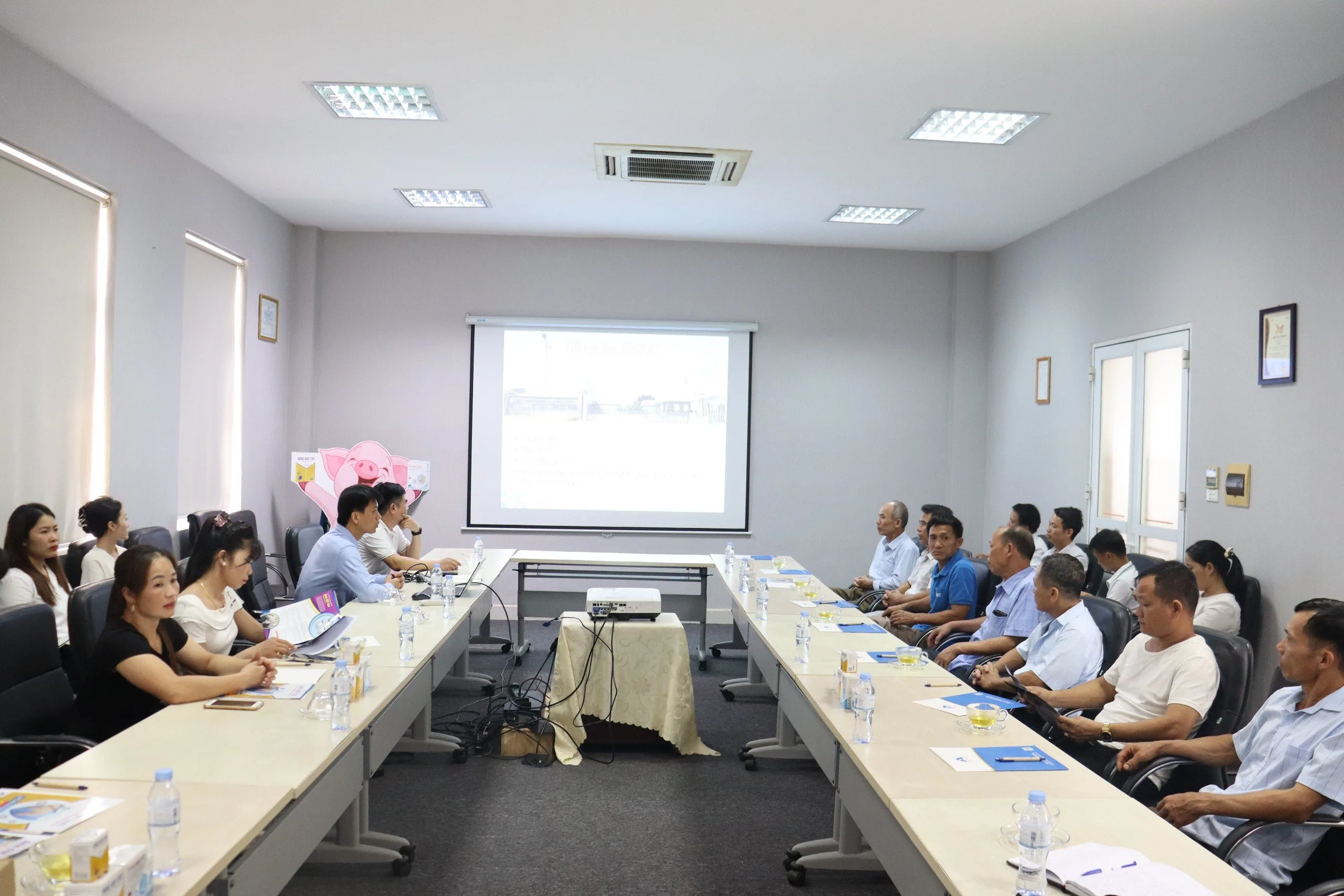 CÁC TRANG TRẠI, ĐẠI LÝ THUỐC THÚ Y HUYỆN LỤC NGẠN – BẮC GIANG THĂM QUAN NHÀ MÁY SẢN XUẤT VẮC XIN AVAC