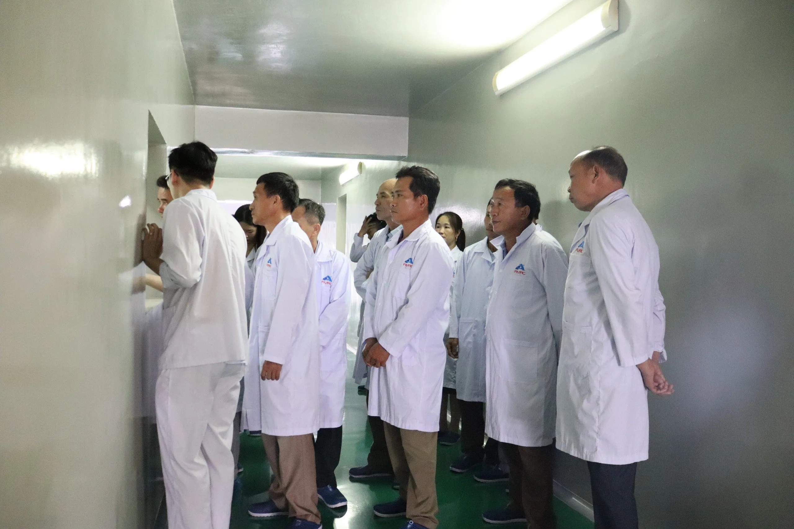 CÁC TRANG TRẠI, ĐẠI LÝ THUỐC THÚ Y HUYỆN LỤC NGẠN – BẮC GIANG THĂM QUAN NHÀ MÁY SẢN XUẤT VẮC XIN AVAC