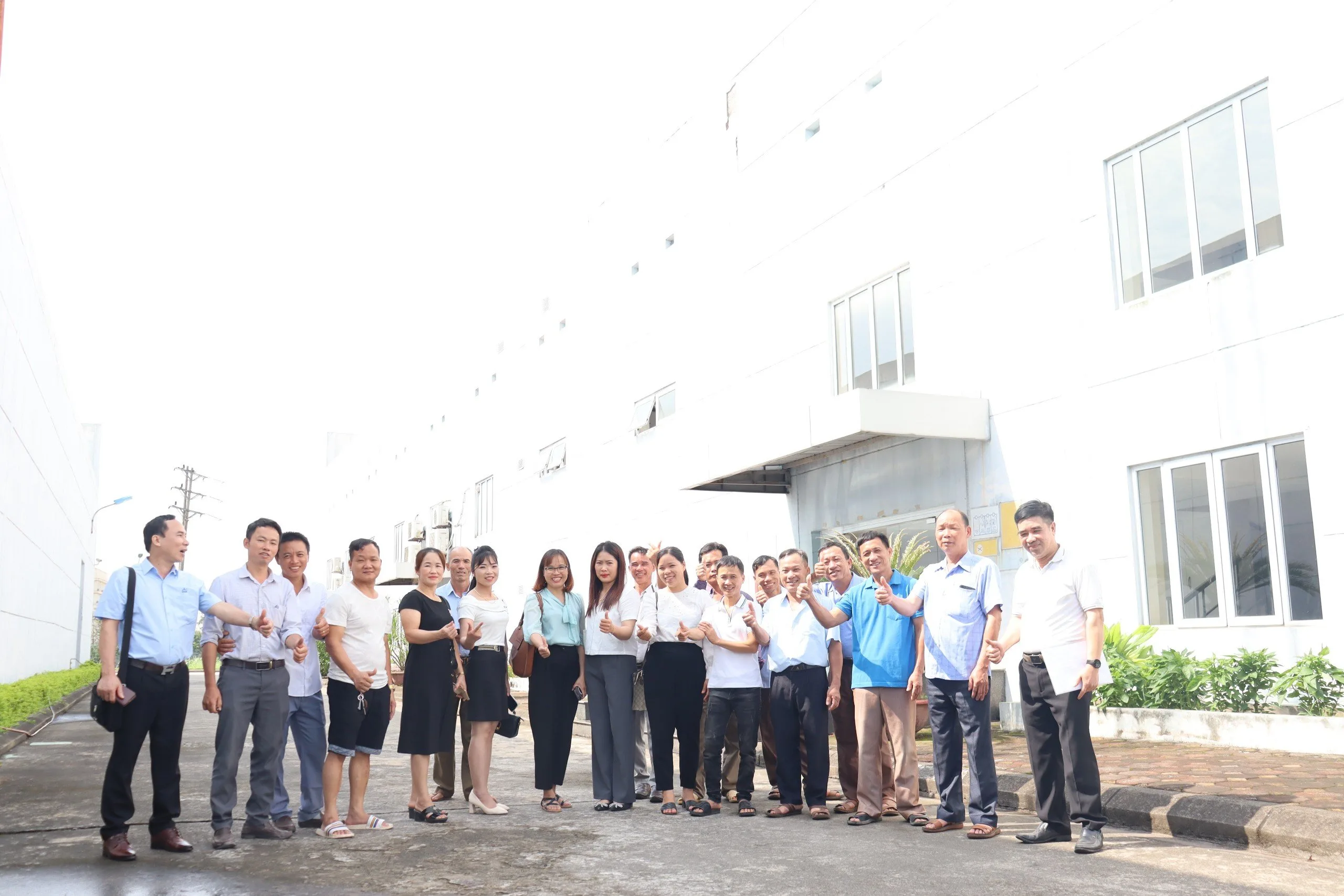 CÁC TRANG TRẠI, ĐẠI LÝ THUỐC THÚ Y HUYỆN LỤC NGẠN – BẮC GIANG THĂM QUAN NHÀ MÁY SẢN XUẤT VẮC XIN AVAC