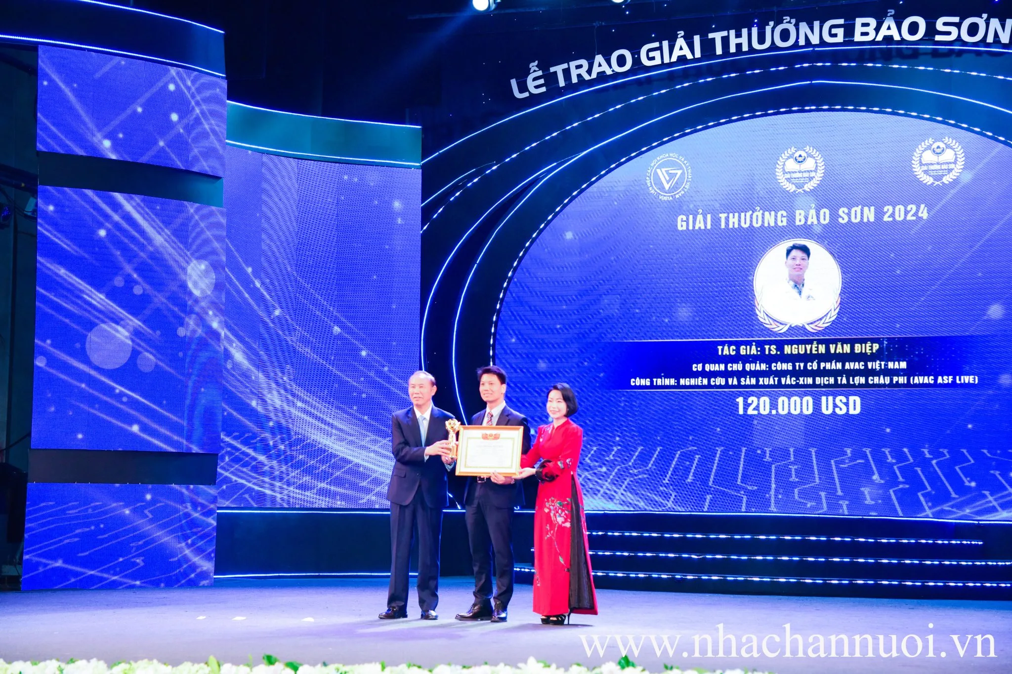 Công trình vắc xin Dịch tả lợn châu Phi AVAC ASF LIVE nhận giải thưởng Bảo Sơn trị giá 120.000 USD