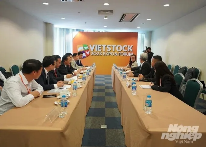 Vietnam’s transparent approach in sharing information on ASF vaccines with WOAH and FAO